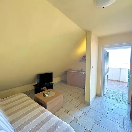 Ema Apartment