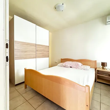Ema Apartment